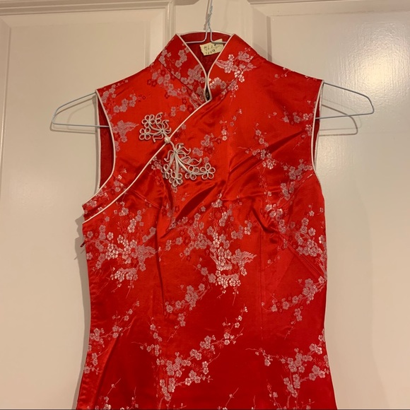 Red Traditional Chinese Wedding Cheongsam/Qipao - Picture 3 of 4